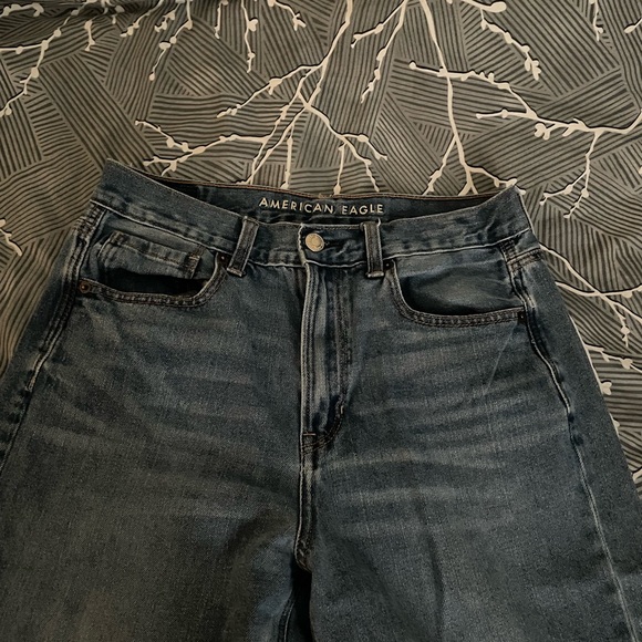 American Eagle Mom Jean - Picture 3 of 5